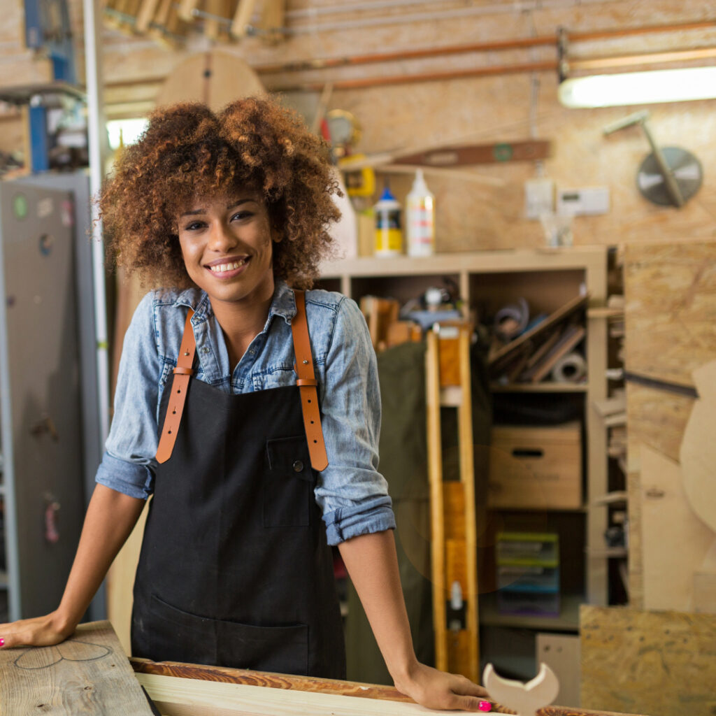 Professionnelle en atelier de fabrication